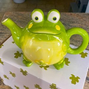 Ribbitt ribbitt! Tea pot frog.  Ceramic, glazed—New in original box, never used!